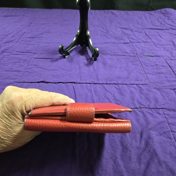 EUC GUCCI RED CALFSKIN LEATHER INTERLOCKING GG COMPACT WALLET - Picture 10 of 11